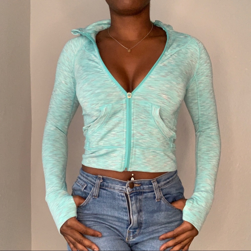 Polyester + spandex athletic sports jacket❄️